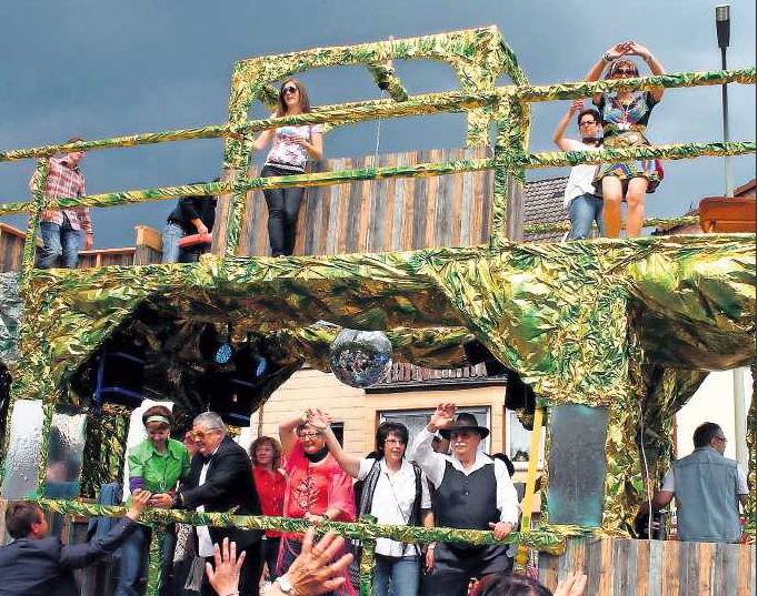 Würdiges Spektakel zum Dorfjubiläum