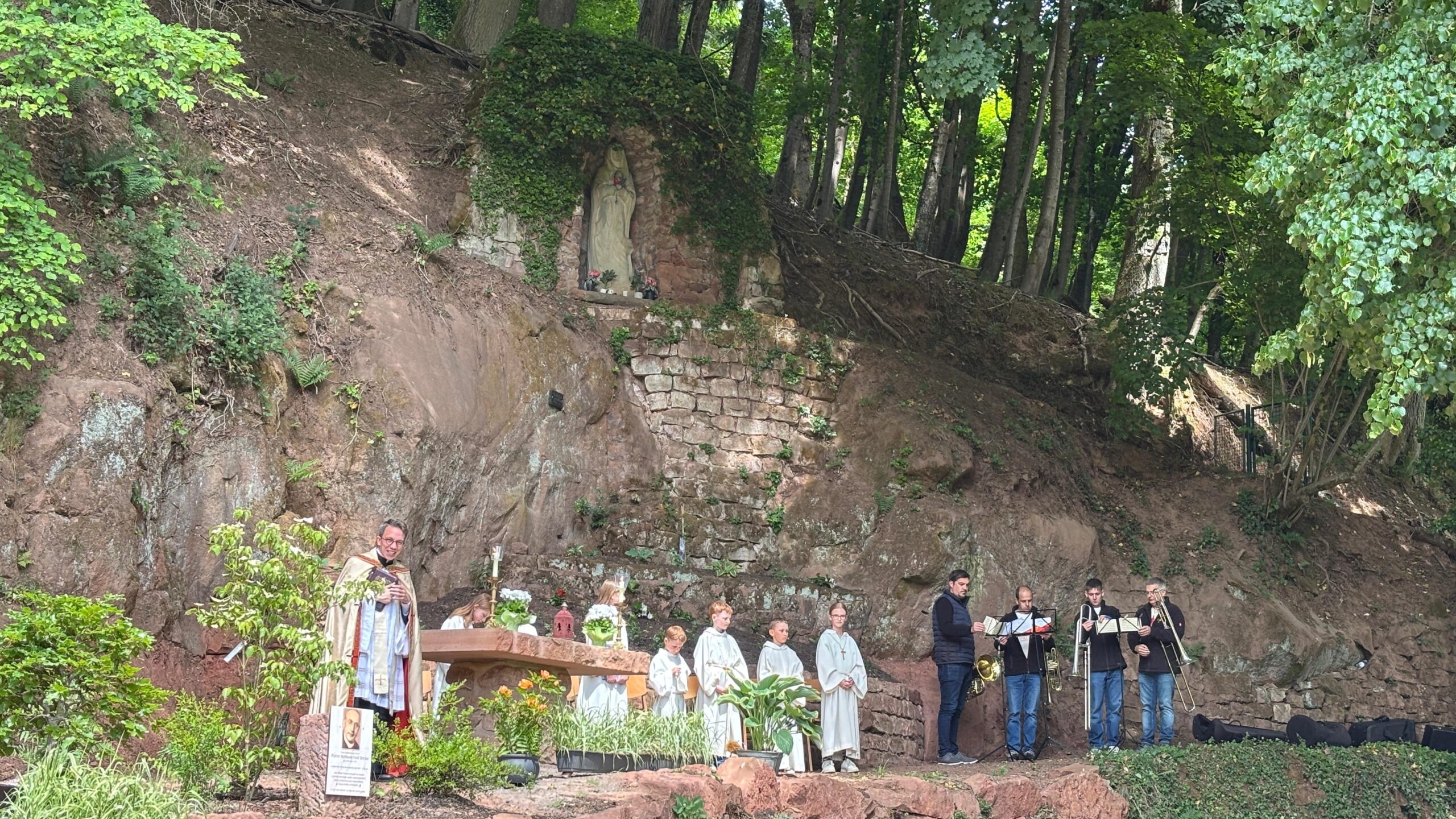 Lourdes-Grotte renoviert